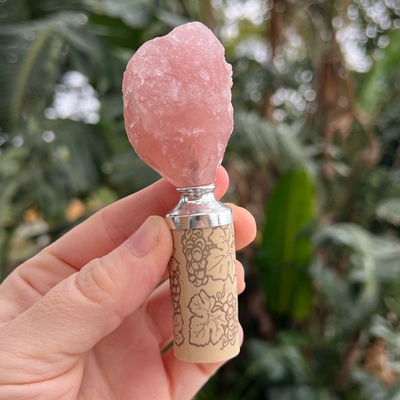 Rose Quartz Wine Bottle Stopper - Elegant Handcrafted Design - Picture 8 of 9